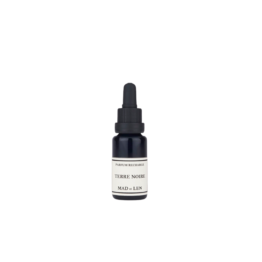 Parce que MAD et LEN est engagé pour une consommation éthique, les Pot Pourri sont pensés pour durer. Les recharges sont composées à 100% de parfum maison et ne contiennent pas d’alcool.