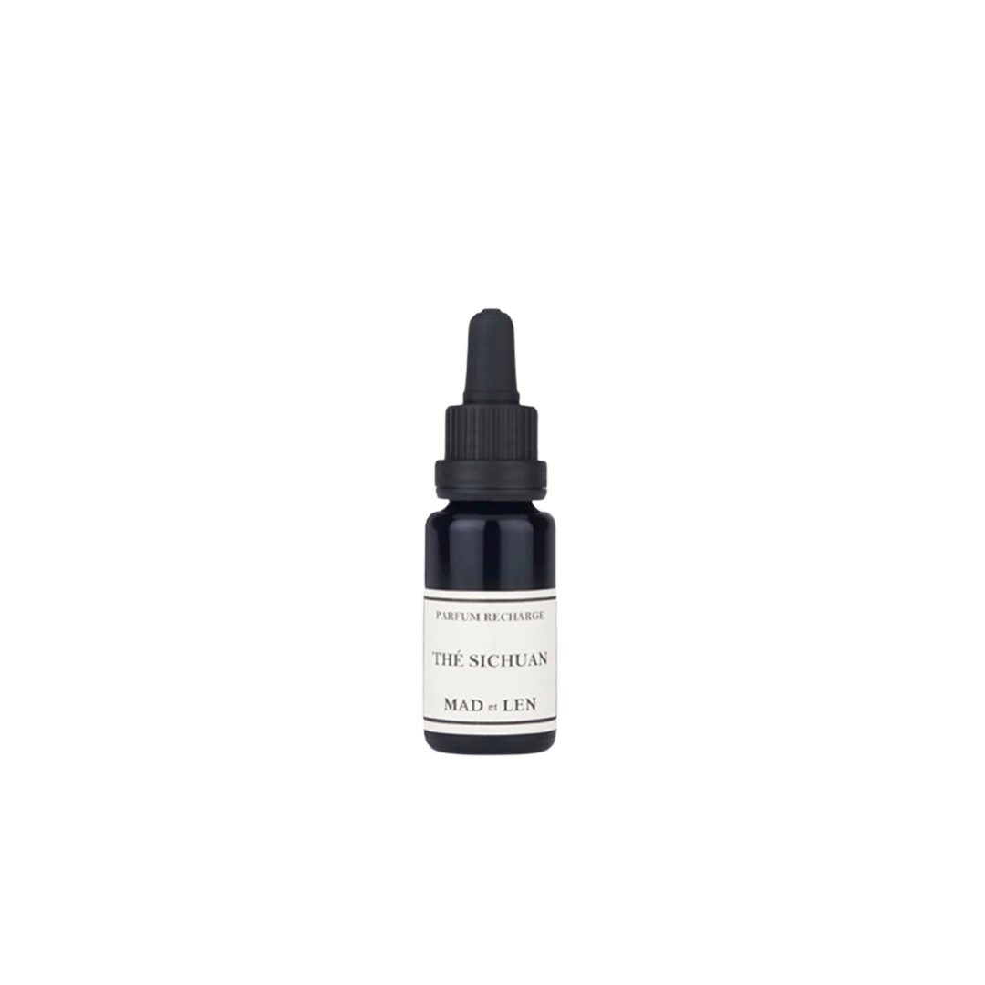 Parce que MAD et LEN est engagé pour une consommation éthique, les Pot Pourri sont pensés pour durer. Les recharges sont composées à 100% de parfum maison et ne contiennent pas d’alcool.