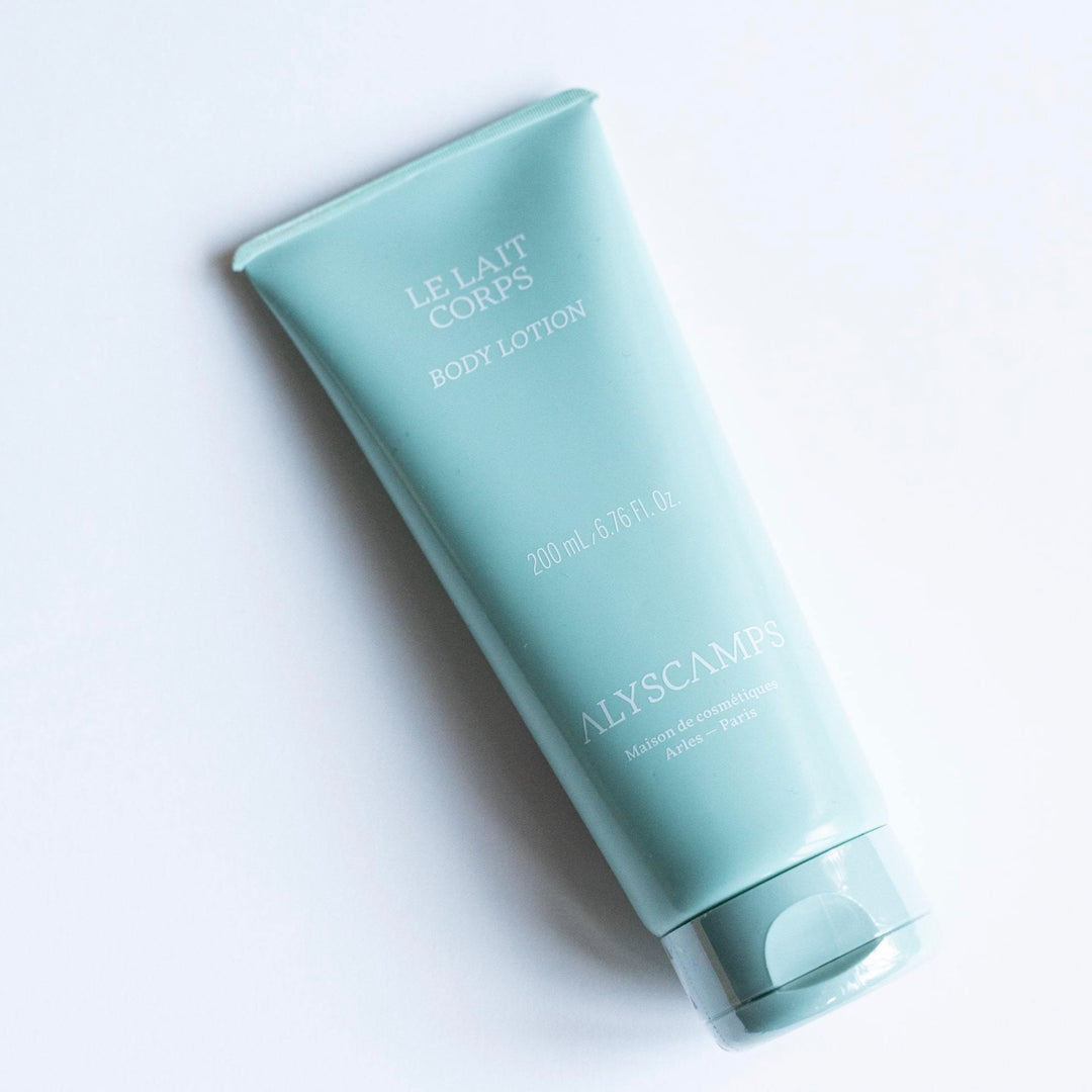 LAIT CORPS d'Alycamps est composé de plusieurs actifs naturels brevetés pour leur efficacité pour les bienfaits hydratants et anti-oxydants. Texture parfumée, légère et non grasse.