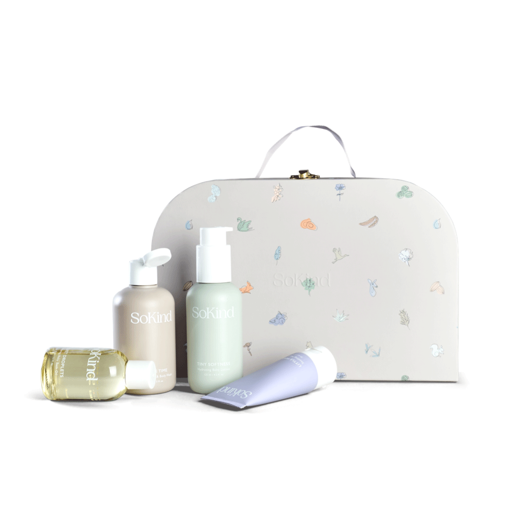 DEAR BABY KIT de SO KING est ensemble essentiel de produits de la tête aux pieds formulés pour la peau délicate de bébé. Tous les produits sont fabriqués avec des ingrédients naturels soigneusement choisis pour nourrir, protéger et garder la peau hydratée et douce en douceur. Exclusivité THE CARE
