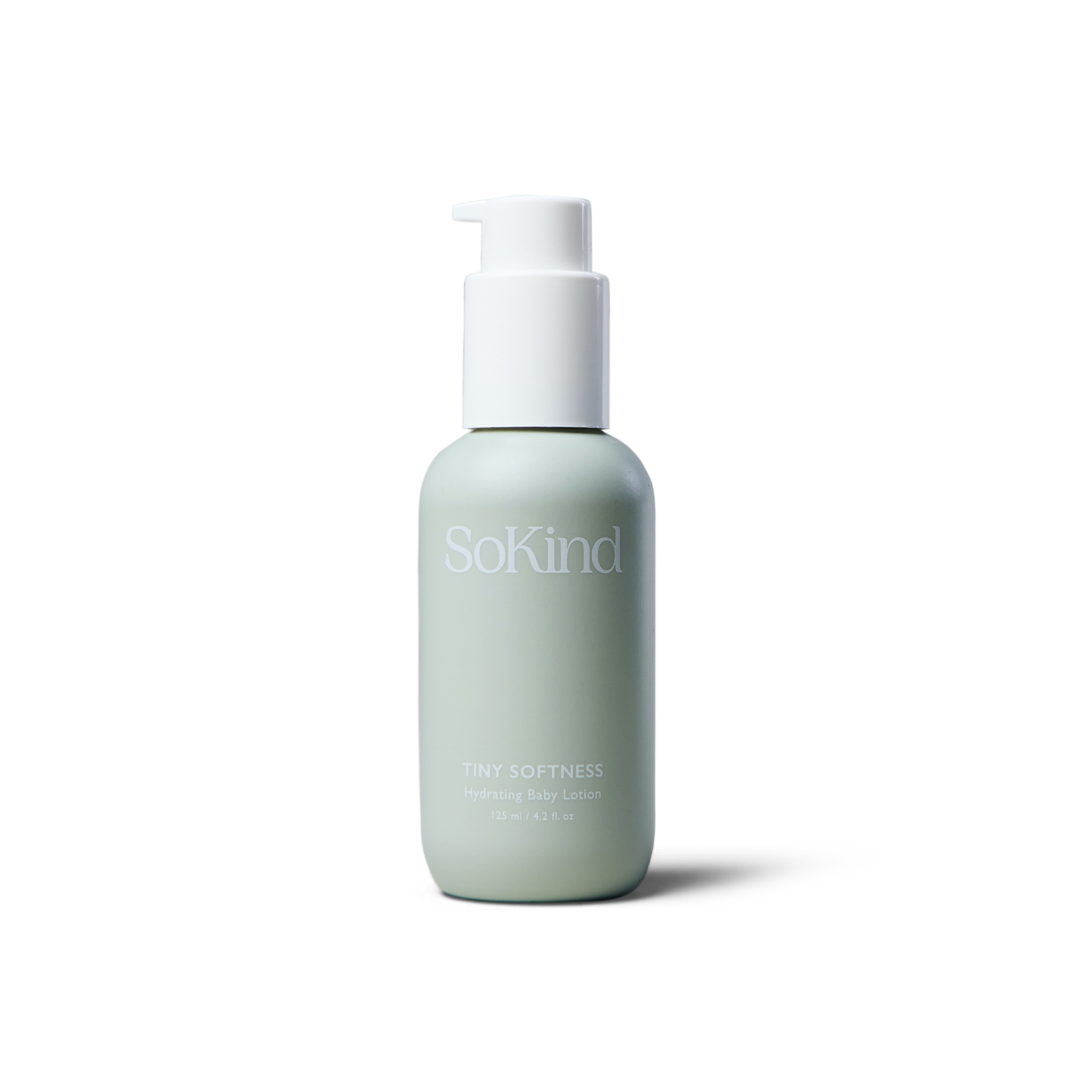TINY SOFTNESS de SOKIND est une lotion corporelle intensément nourrissante pour garder la peau de votre bébé douce et hydratée tout au long de la journée. Exclusivité THE CARE
