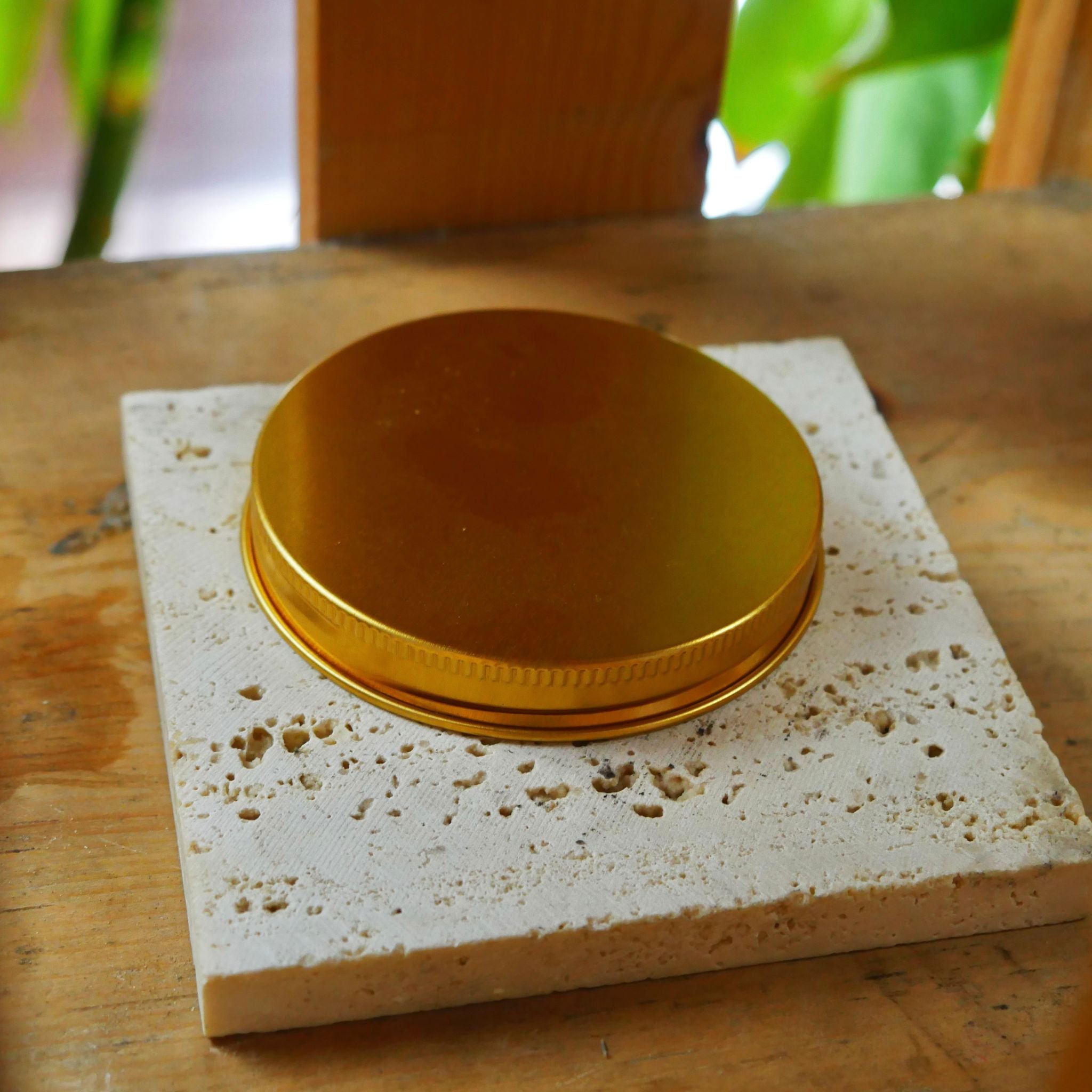 4oz_Straight-sided-Jar-Lid_Gold